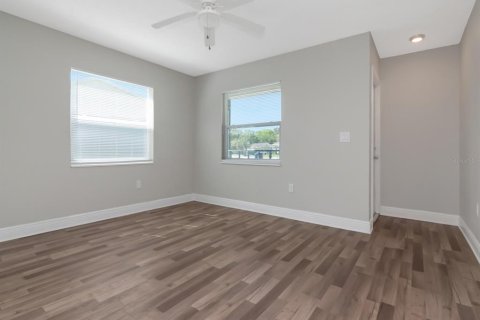 Propiedad comercial en venta en Bradenton, Florida, 6 dormitorios, 189.15 m2 № 2304675 - foto 8