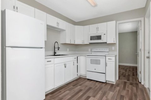 Immobilier commercial à Bradenton, Floride 6 chambres, 189.15 m2 № 2304675