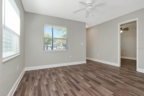 Propiedad comercial en venta en Bradenton, Florida, 6 dormitorios, 189.15 m2 № 2304675 - foto 6