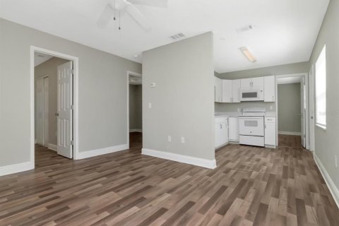 Propiedad comercial en venta en Bradenton, Florida, 6 dormitorios, 189.15 m2 № 2304675 - foto 5