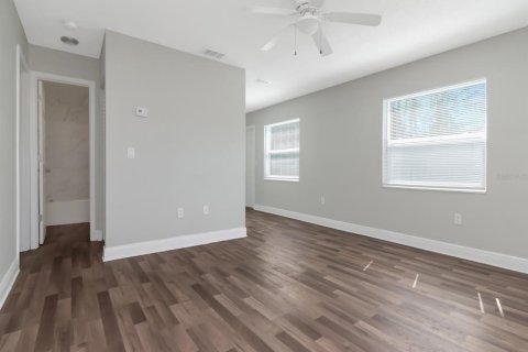 Propiedad comercial en venta en Bradenton, Florida, 6 dormitorios, 189.15 m2 № 2304675 - foto 9