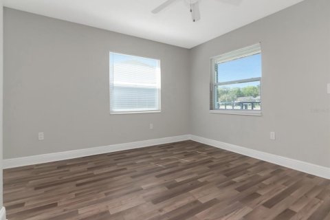 Propiedad comercial en venta en Bradenton, Florida, 6 dormitorios, 189.15 m2 № 2304675 - foto 11