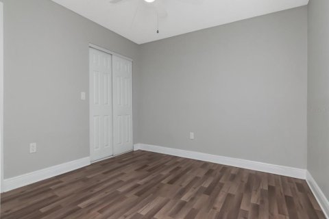 Propiedad comercial en venta en Bradenton, Florida, 6 dormitorios, 189.15 m2 № 2304675 - foto 12