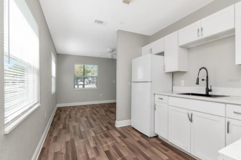 Propiedad comercial en venta en Bradenton, Florida, 6 dormitorios, 189.15 m2 № 2304675 - foto 4