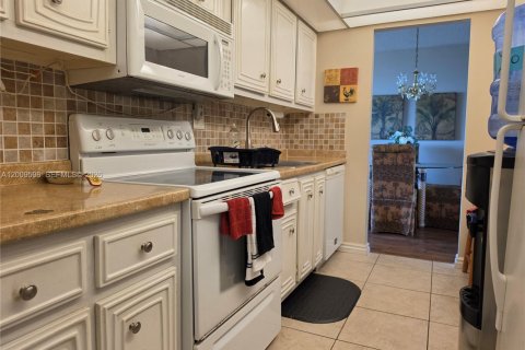 Copropriété à vendre à Lauderhill, Floride: 2 chambres, 98.48 m2 № 2146451 - photo 14