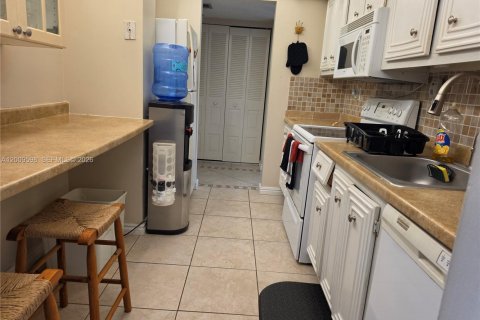 Copropriété à vendre à Lauderhill, Floride: 2 chambres, 98.48 m2 № 2146451 - photo 16