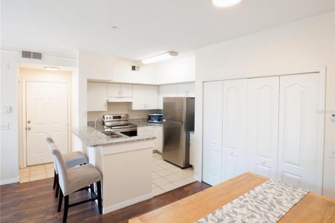 Condo in Sarasota, Florida, 1 bedroom  № 2393794 - photo 5