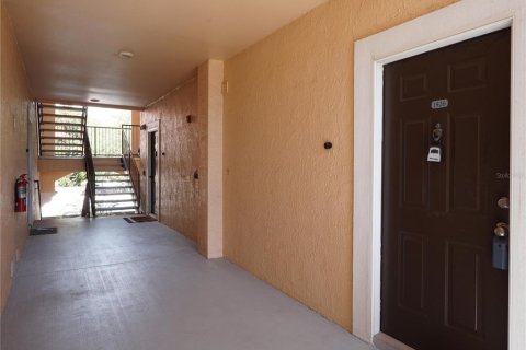 Condo in Sarasota, Florida, 1 bedroom  № 2393794 - photo 3