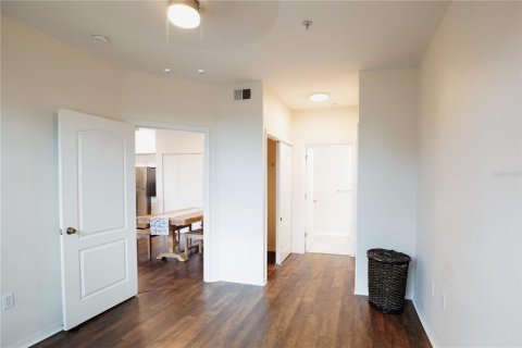 Condo in Sarasota, Florida, 1 bedroom  № 2393794 - photo 13