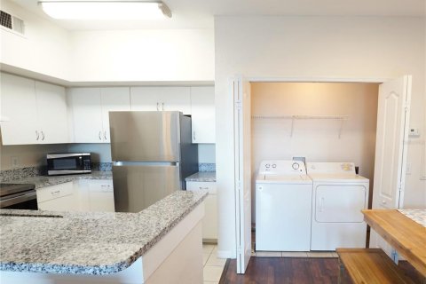 Condo in Sarasota, Florida, 1 bedroom  № 2393794 - photo 12
