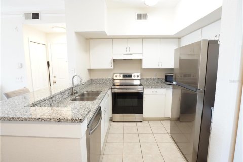 Condo in Sarasota, Florida, 1 bedroom  № 2393794 - photo 11