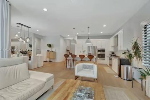 Снять в аренду виллу или дом в Бока-Ратон, Флорида 4 спальни, 245.73м2, № 2058502 - фото 9