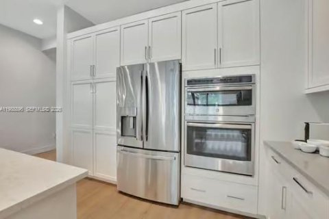 Снять в аренду виллу или дом в Бока-Ратон, Флорида 4 спальни, 245.73м2, № 2058502 - фото 6