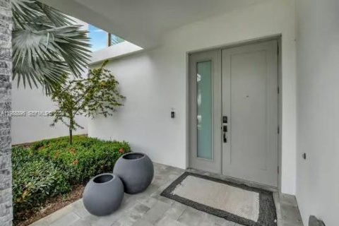 Снять в аренду виллу или дом в Бока-Ратон, Флорида 4 спальни, 245.73м2, № 2058502 - фото 2