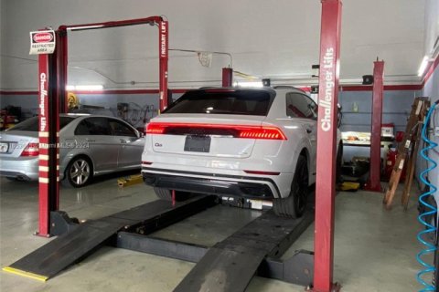 Commercial property in Doral, Florida № 1985196 - photo 16