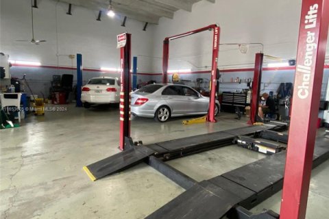 Commercial property in Doral, Florida № 1985196 - photo 14