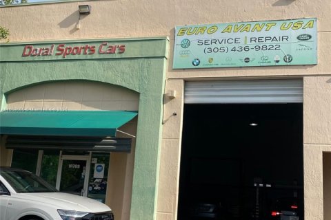 Commercial property in Doral, Florida № 1985196 - photo 3