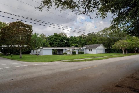 Casa en venta en Pinecrest, Florida, 5 dormitorios, 165.46 m2 № 2042996 - foto 9