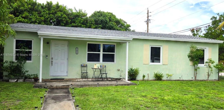 Villa ou maison à Miami Gardens, Floride 3 chambres, 106.84 m2 № 1941918