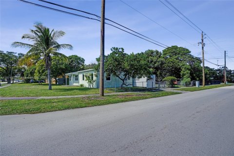 Casa en venta en Miami Gardens, Florida, 3 dormitorios, 106.84 m2 № 1941918 - foto 26