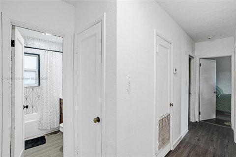 Casa en venta en Miami Gardens, Florida, 3 dormitorios, 106.84 m2 № 1941918 - foto 7