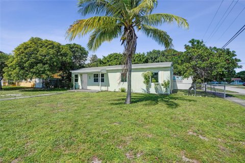 Casa en venta en Miami Gardens, Florida, 3 dormitorios, 106.84 m2 № 1941918 - foto 25