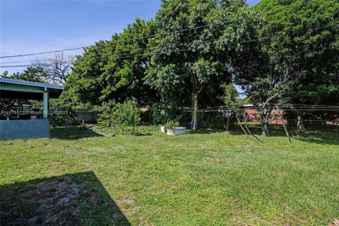 Casa en venta en Miami Gardens, Florida, 3 dormitorios, 106.84 m2 № 1941918 - foto 19