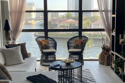 Condo à Hallandale Beach, Floride, 2 chambres  № 2039577