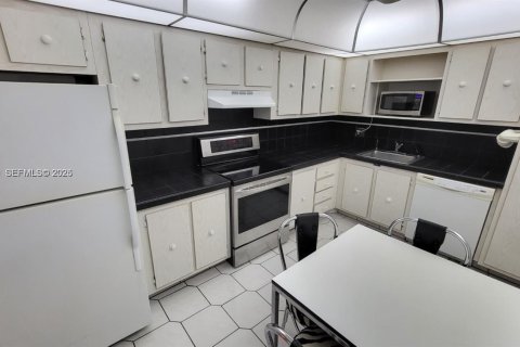 Condominio en venta en Hollywood, Florida, 2 dormitorios, 123.93 m2 № 1990795 - foto 3