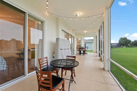 House in Kissimmee, Florida 5 bedrooms, 331.29 sq.m. № 1782167 - photo 17
