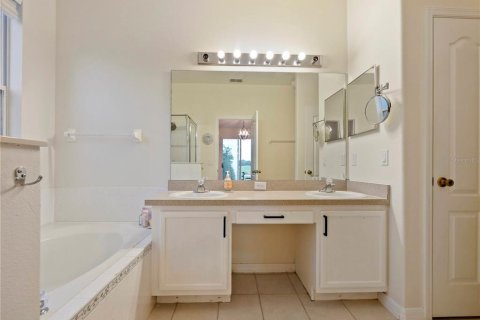 House in Kissimmee, Florida 5 bedrooms, 331.29 sq.m. № 1782167 - photo 7