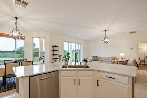 House in Kissimmee, Florida 5 bedrooms, 331.29 sq.m. № 1782167 - photo 12