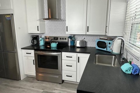 Apartment in Sarasota, Florida 1 bedroom, 41.81 sq.m. № 2232071 - photo 5