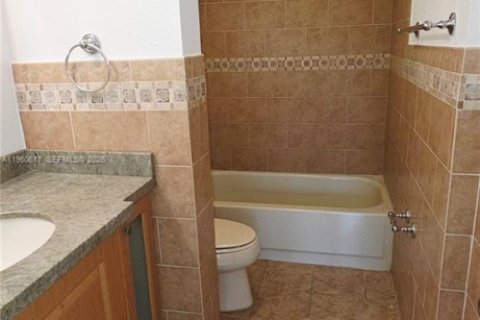 Condominio en alquiler en Miami, Florida, 2 dormitorios, 86.12 m2 № 2023477 - foto 12