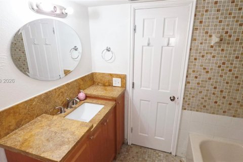 Condominio en alquiler en Miami, Florida, 2 dormitorios, 86.12 m2 № 2023477 - foto 15