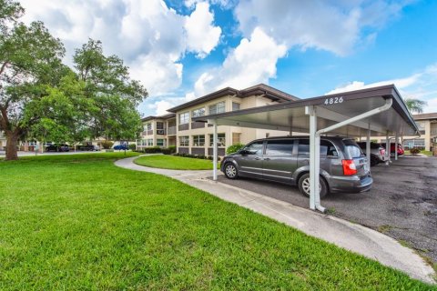 Condo in New Port Richey, Florida, 2 bedrooms  № 1846869 - photo 3