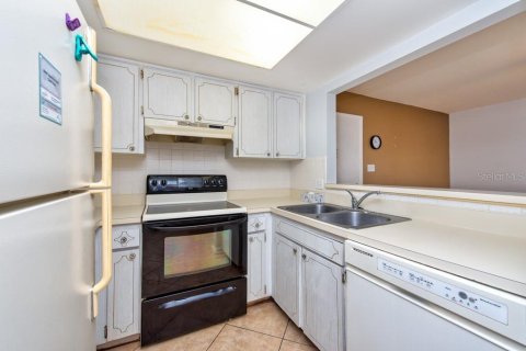 Condo in New Port Richey, Florida, 2 bedrooms  № 1846869 - photo 9