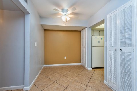 Condo in New Port Richey, Florida, 2 bedrooms  № 1846869 - photo 7