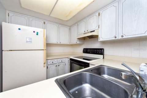 Condo in New Port Richey, Florida, 2 bedrooms  № 1846869 - photo 10