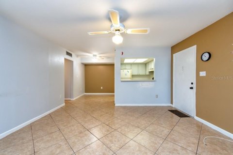 Condo in New Port Richey, Florida, 2 bedrooms  № 1846869 - photo 6
