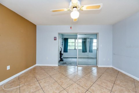 Condo in New Port Richey, Florida, 2 bedrooms  № 1846869 - photo 4