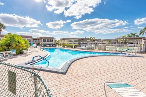 Condo in New Port Richey, Florida, 2 bedrooms  № 1846869 - photo 21