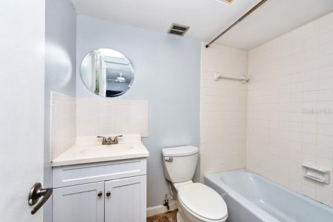 Condo in New Port Richey, Florida, 2 bedrooms  № 1846869 - photo 14