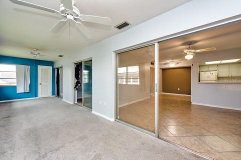 Condo in New Port Richey, Florida, 2 bedrooms  № 1846869 - photo 18