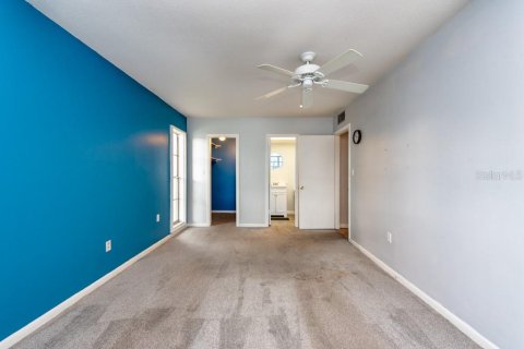 Condo in New Port Richey, Florida, 2 bedrooms  № 1846869 - photo 13