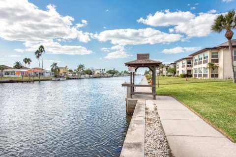Condo in New Port Richey, Florida, 2 bedrooms  № 1846869 - photo 23