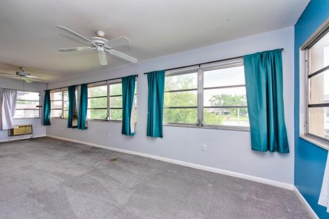 Condo in New Port Richey, Florida, 2 bedrooms  № 1846869 - photo 16