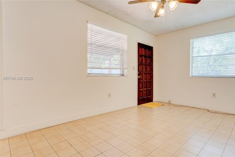 House in Miami, Florida 5 bedrooms, 181.07 sq.m. № 2262521 - photo 26