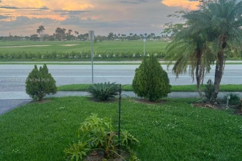 House in Hollywood, Florida 3 bedrooms, 258.36 sq.m. № 2050044 - photo 2