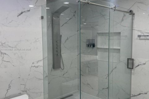 House in Hollywood, Florida 3 bedrooms, 258.36 sq.m. № 2050044 - photo 23